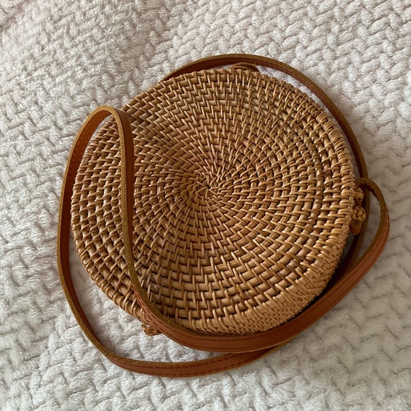 Round Handwoven Rattan Bag - Picture 3 of 8